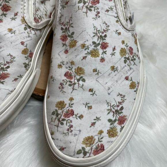 Vans Classic Slip-On Floral Sneakers - Picture 2 of 11